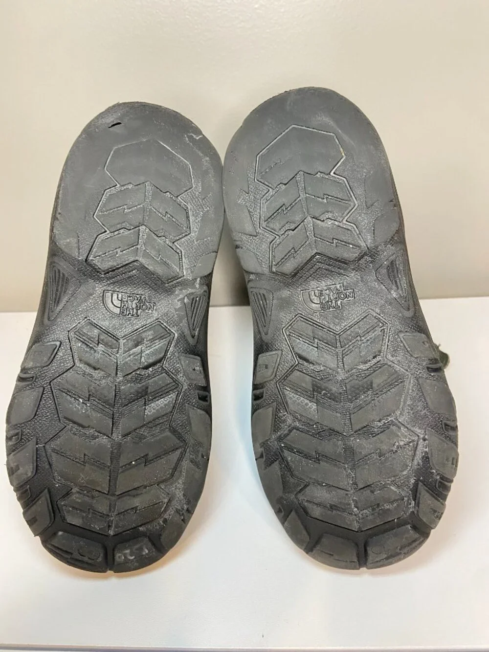 The North Face Alpenglow IV Waterproof Winter Snow Boots Kids Size 7